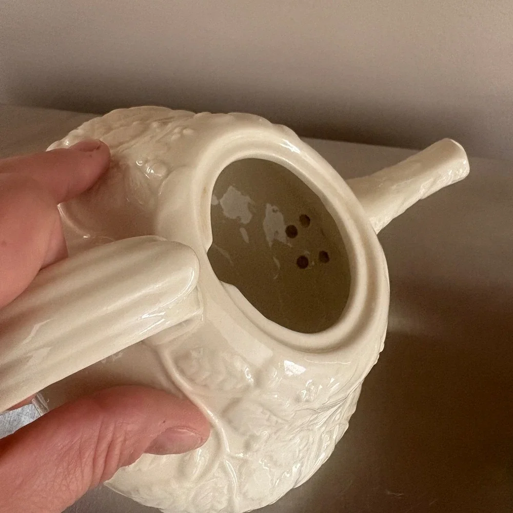 Embossed Botanical Ceramic Teapot Cream Off-White Leaf Berry Motif‎ 5.5 inch